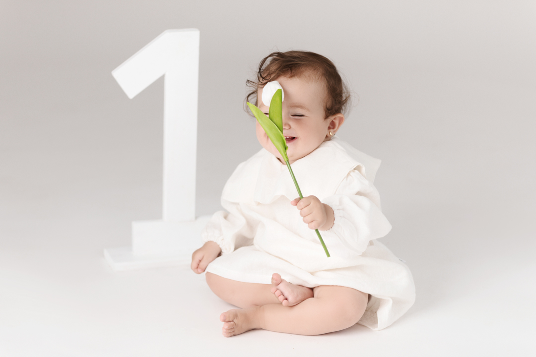 pret-poze-1-an-sedinta-foto-smash-the-cake-poze-bebe-fotograf-studio-bucuresti-daniela-balea